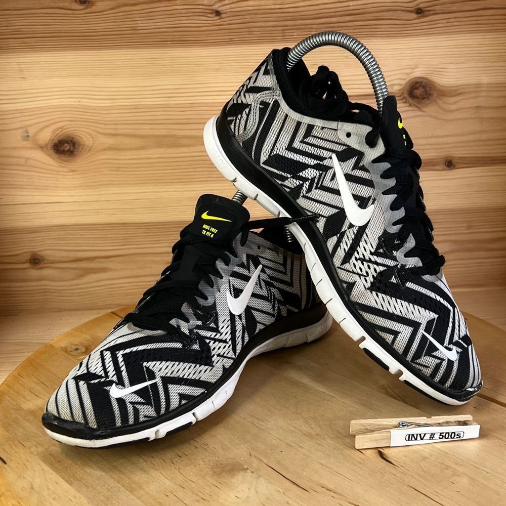 Nike Women's Black and White Athletic Shoes